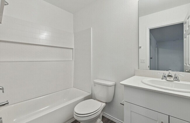 Foto del edificio - 820 Lake Fletcher Rd