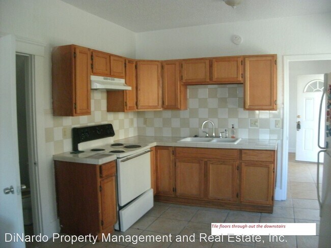 Building Photo - 4 br, 3.5 bath House - 430 Goodall Ave