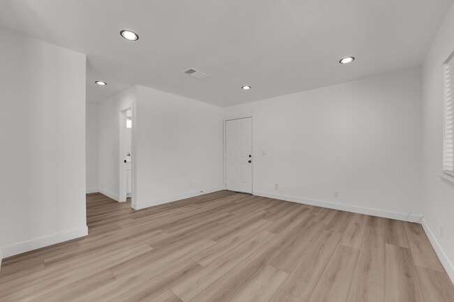 Building Photo - 3100 Chadford Pl