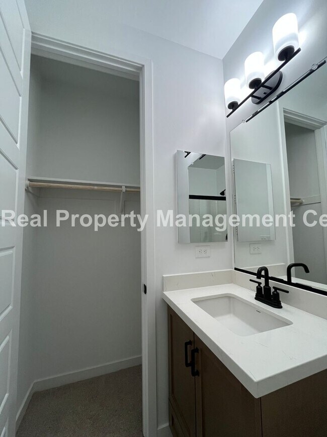 Building Photo - AVAILABLE MAY - New Shared Townhome in San...