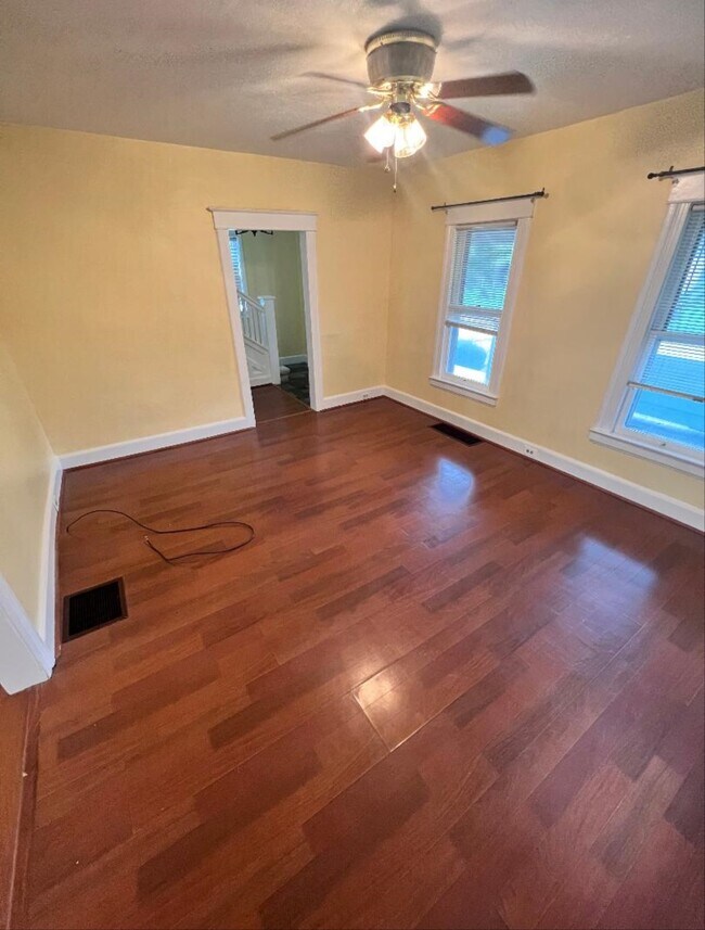 Building Photo - 5 Smith Ave