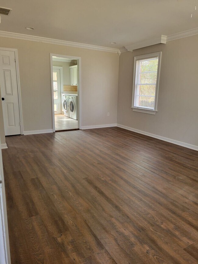 Foto del edificio - Newly renovated 2 bedroom 1 bath duplex!