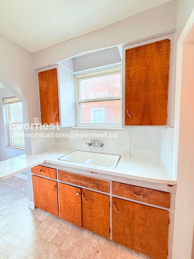 Foto del edificio - 13737 Capitol St