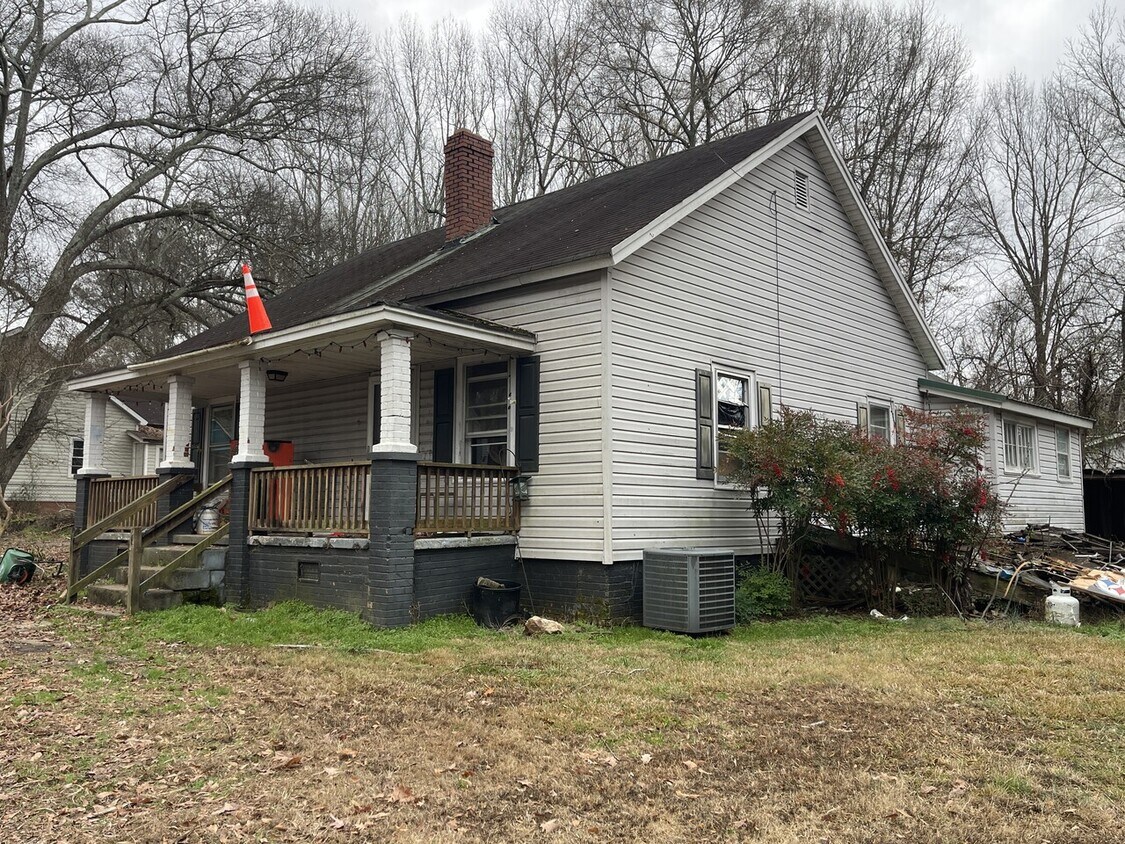 Building Photo - 215 Pickens St