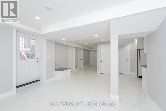 Building Photo - 1575 Seguin Square