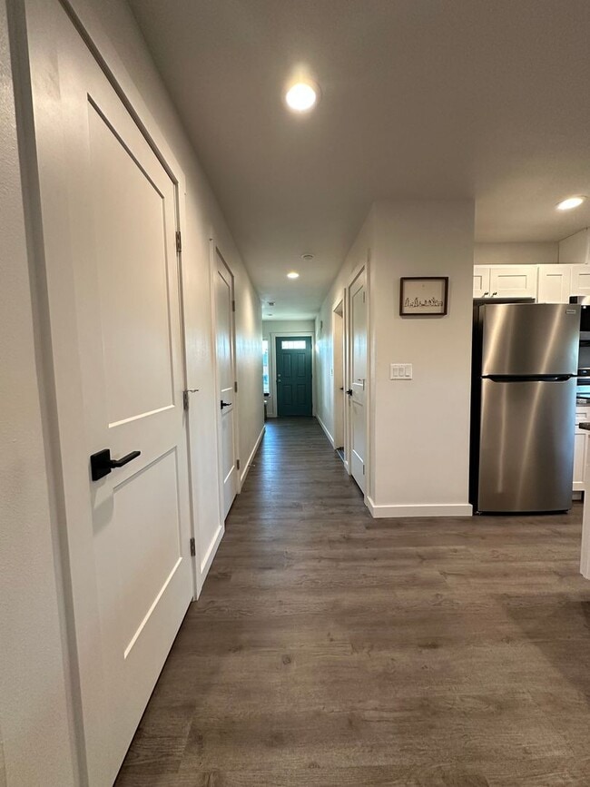 Building Photo - 527 Canterbury Ln