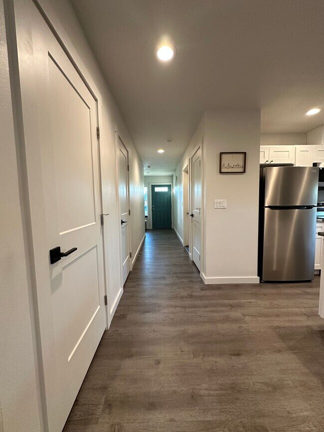 Foto del edificio - 527 Canterbury Ln