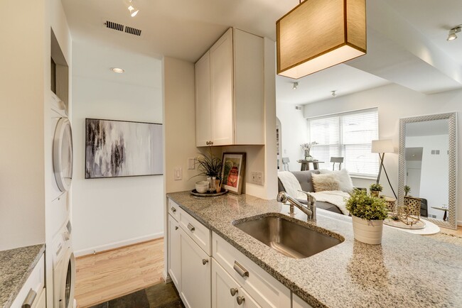 Foto del edificio - 1736 Willard St NW