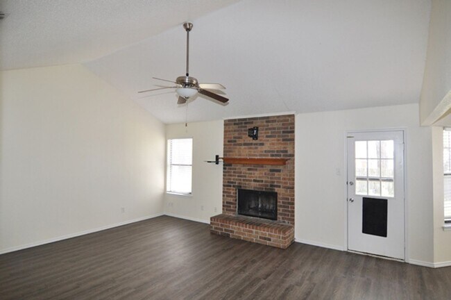 Foto del edificio - VIEW NOW/COMING SOON - Beautiful 3-2-2 in Saginaw with Quartz Counters & Large Backyard-Eagle MT-...