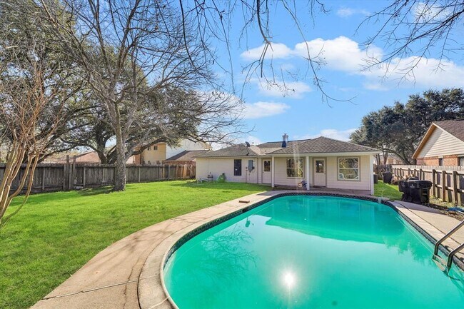 Building Photo - 4010 Postwood Dr