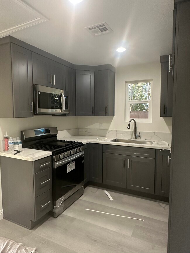 Kitchen with stove and microwave - 128 Florence Ave