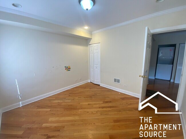 Foto del edificio - 6937 N Oakley Ave