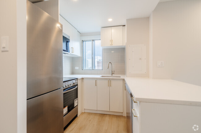 2BR, 1BA - 550SF - Kitchen - Le Vanguard