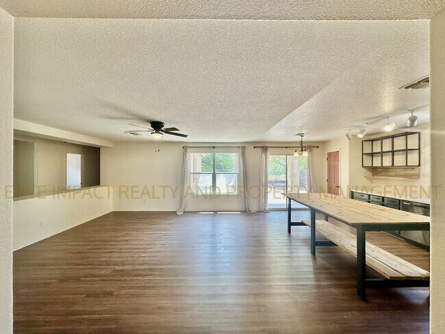 Building Photo - 10930 S San Clemente Camino