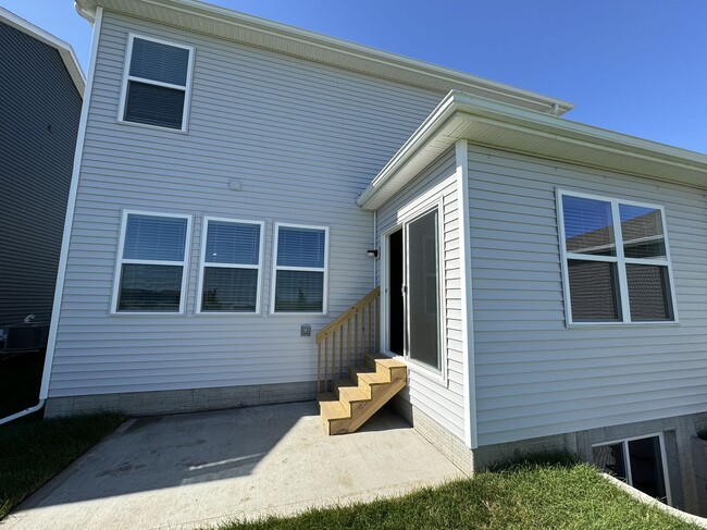 Back 3 - 1257 NW Williamsburg Ln