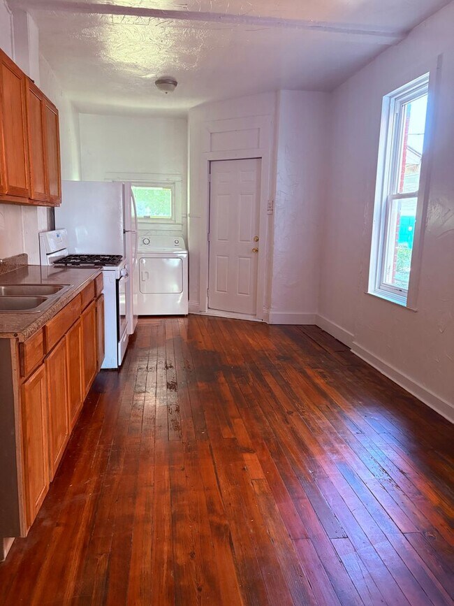 Foto del edificio - Section 8 Allowed Spacious 5 Bedroom 1 Bat...