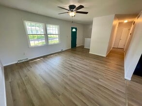 Building Photo - 2505 Glenn Dr