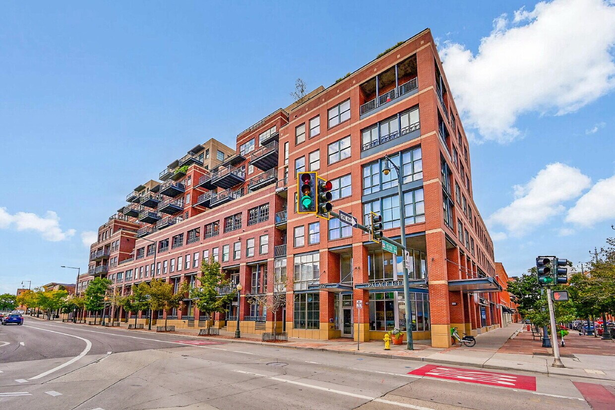 $2,595.00, 1 bed, 1.5. bath located in Denver - $2,595.00, 1 bed, 1.5. bath located in Denver