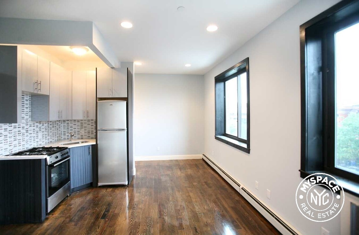 Primary Photo - 682 Bushwick Ave