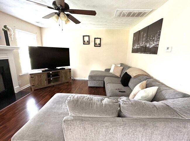 Foto del edificio - 5123 Bute St