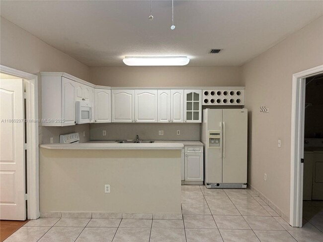 Foto del edificio - 7549 NW 175th St