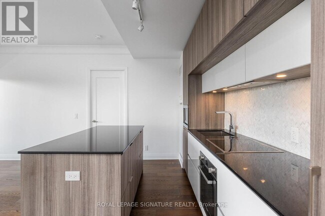 Building Photo - 151 Avenue Rd