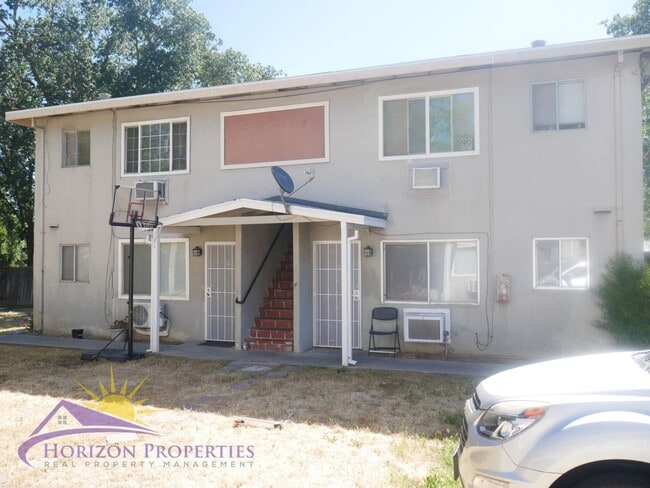 Building Photo - Cozy 1 Bed 1 Bath 700sqft Fourplex in North Sacramento