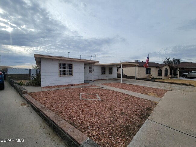 Building Photo - 6540 Cheyenne Trail
