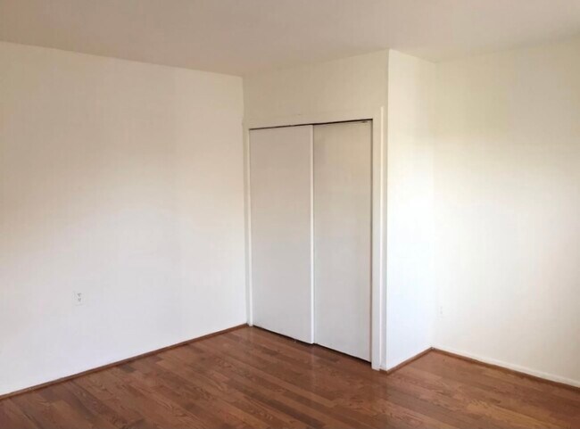 Building Photo - 1247 Shackamaxon St