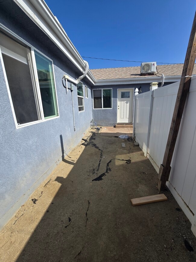 Building Photo - 505 Harding Ave