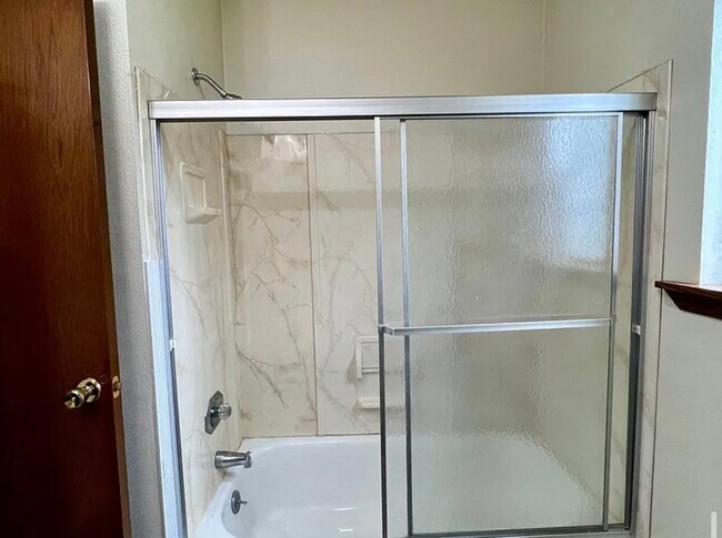 Building Photo - 1322 Grape Ave