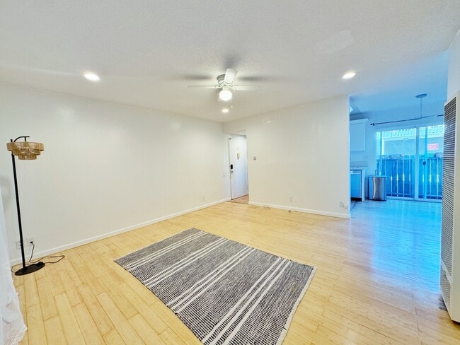 Building Photo - 132 Galleon St