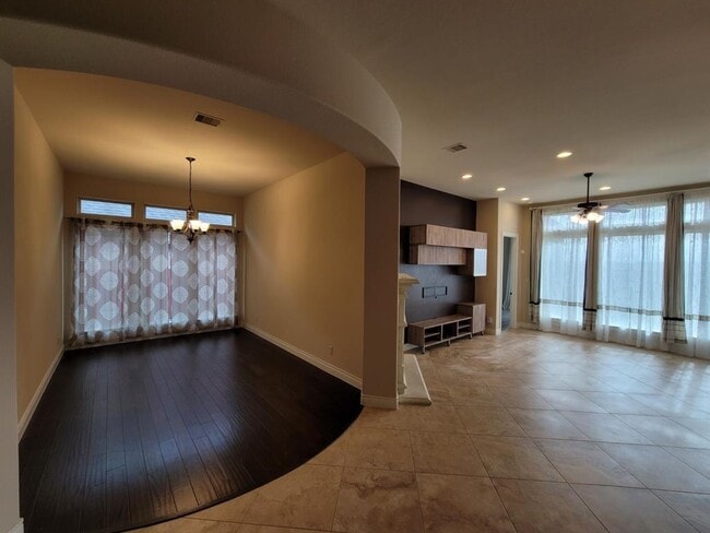 Building Photo - 2302 Falcon Brook Dr