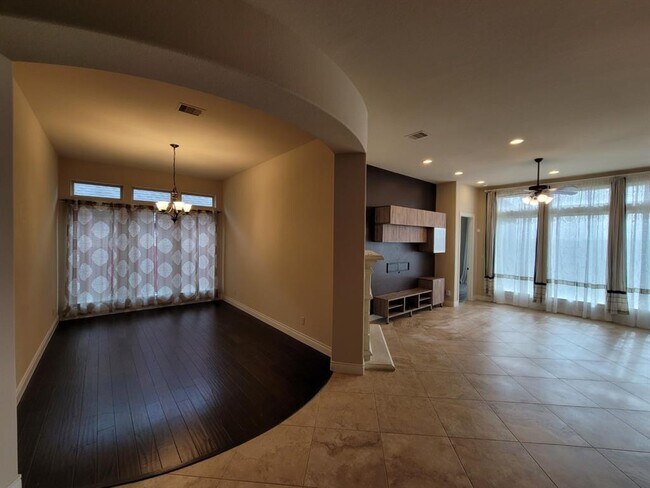 Foto del edificio - 2302 Falcon Brook Dr