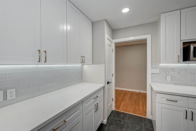 Building Photo - 4012 Chatham Ln