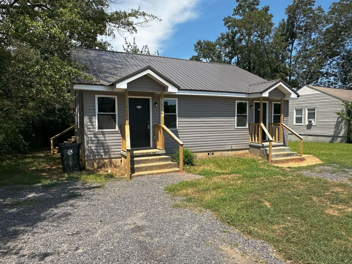 Foto principal - Beautifully Remodeled 2 Bedroom / 1 Bath D...
