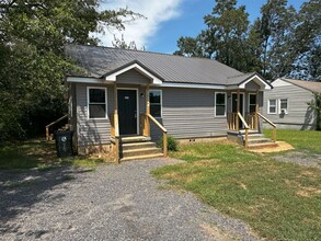 Building Photo - 2216 Loop Rd