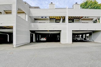 Building Photo - 816 Topsail Ln