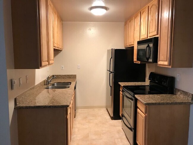 Foto del edificio - Updated 2 bedroom condo-downtown Walnut Cr...