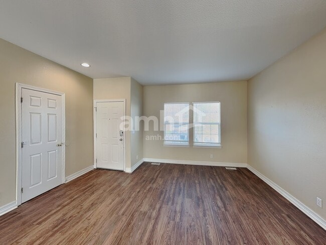 Building Photo - 13945 Jasmine St