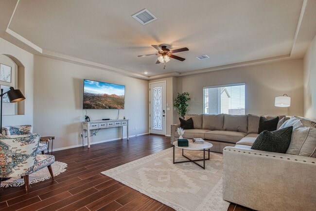 Building Photo - Westside area for Short or Long Term Rental(Completely Furnished) Beautiful 3 bed/2.5 baths