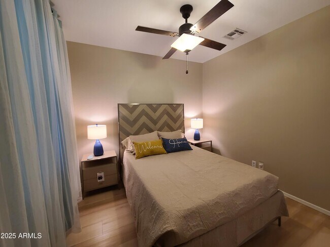 Building Photo - 1666 E Lee Dr