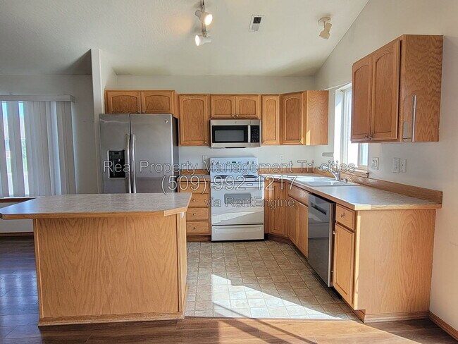 Building Photo - 7808 Rush Creek Dr