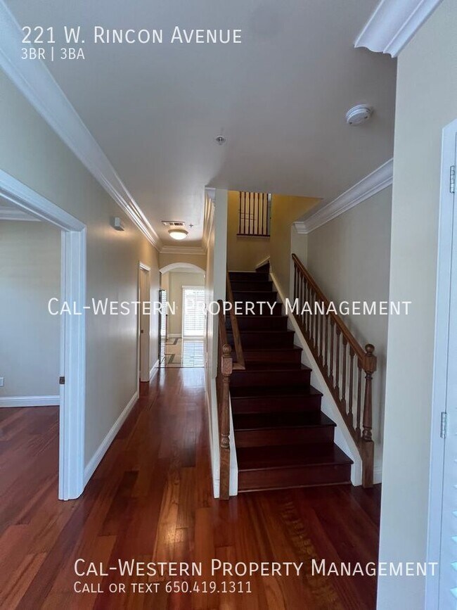 Foto del edificio - Stunning two-story 3 bedroom, 2.5 bathroom...