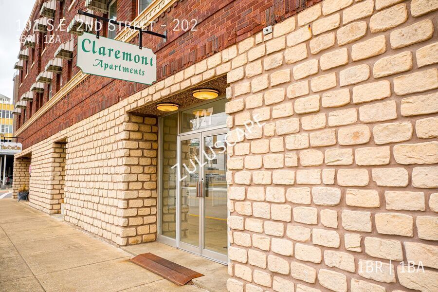 Foto principal - 101 SE 2nd St