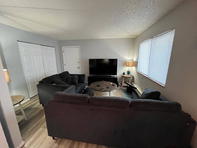Sala de estar - 422 N 1st St