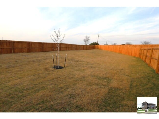 Building Photo - 107 Levi Ct