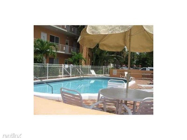 Building Photo - 1 br, 1 bath Condo - 3061 NE 49th St xxx