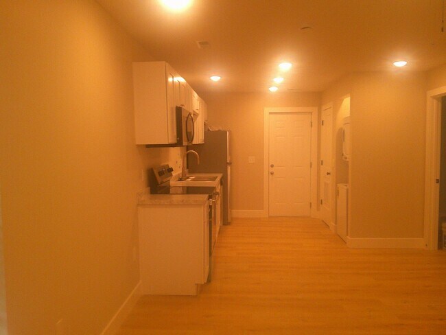 Building Photo - Beautifully Remodeled 2 Bed 1 Bath House