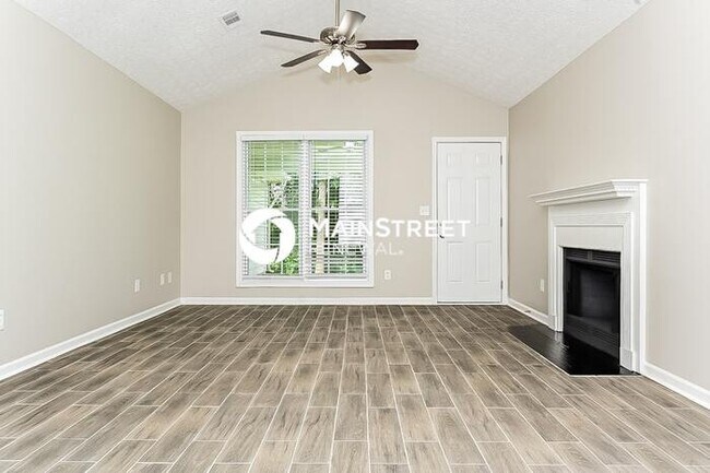 Building Photo - 3 Bedroom Pet-Friendly Home in Jonesboro, GA with Main Street Renewal